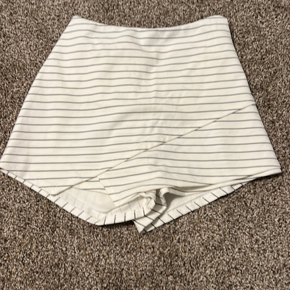 Lulu’s striped skirt size small